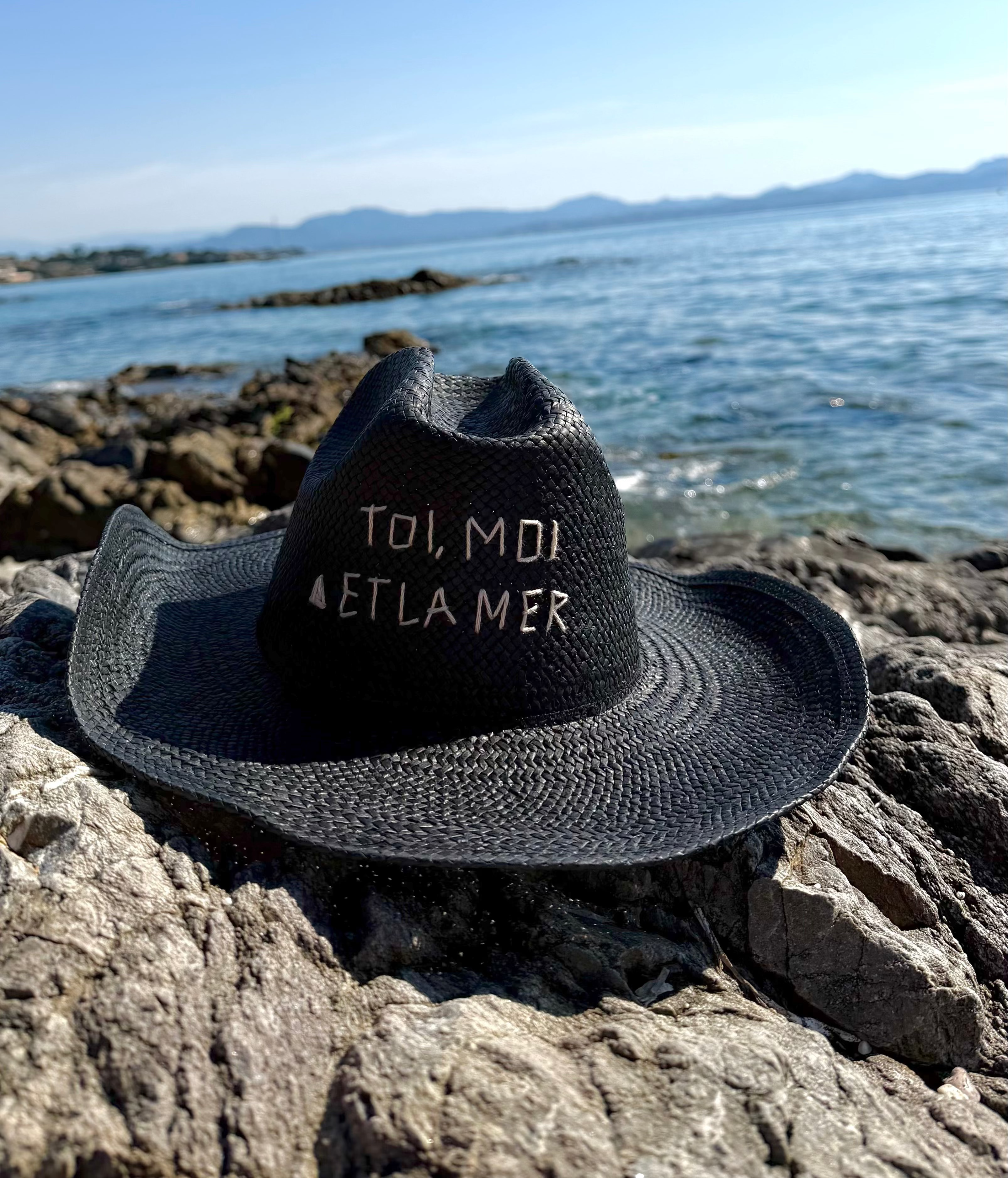 TOI, MOI ET LA MER HUT