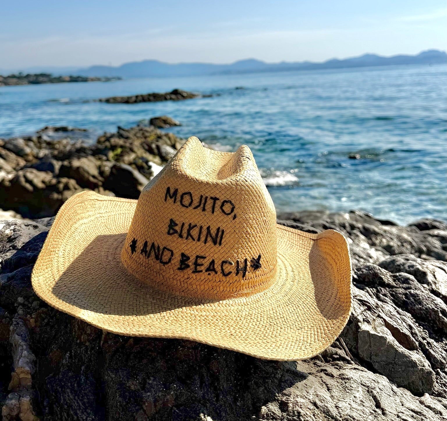 MOJITO, BIKINI UND STRAND HUT