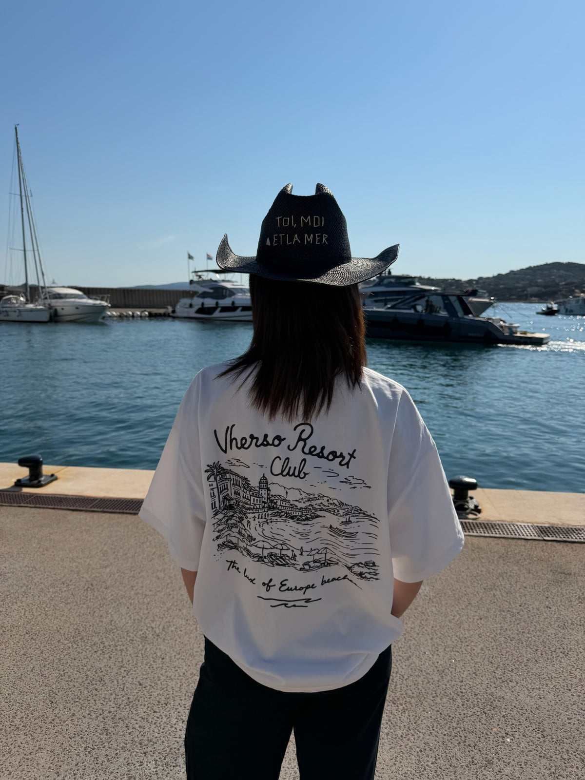 TOI, MOI ET LA MER HAT